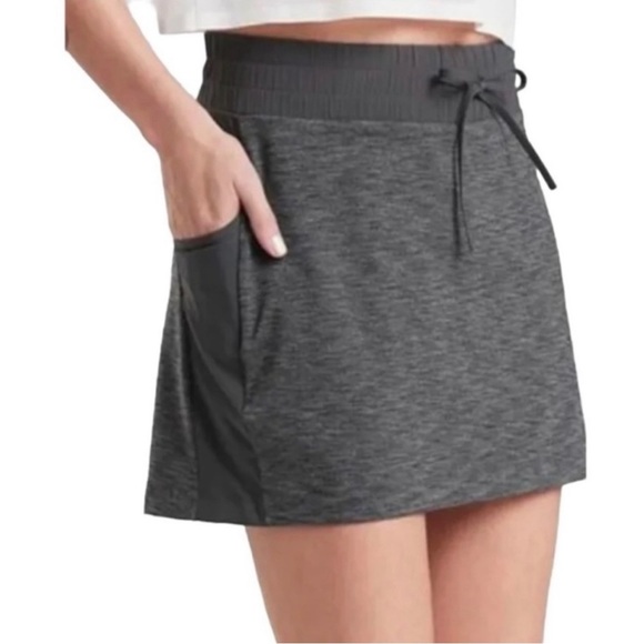 Athleta Pants - Athleta Excursion hybrid skort skirt size medium gray travel outdoor hiking